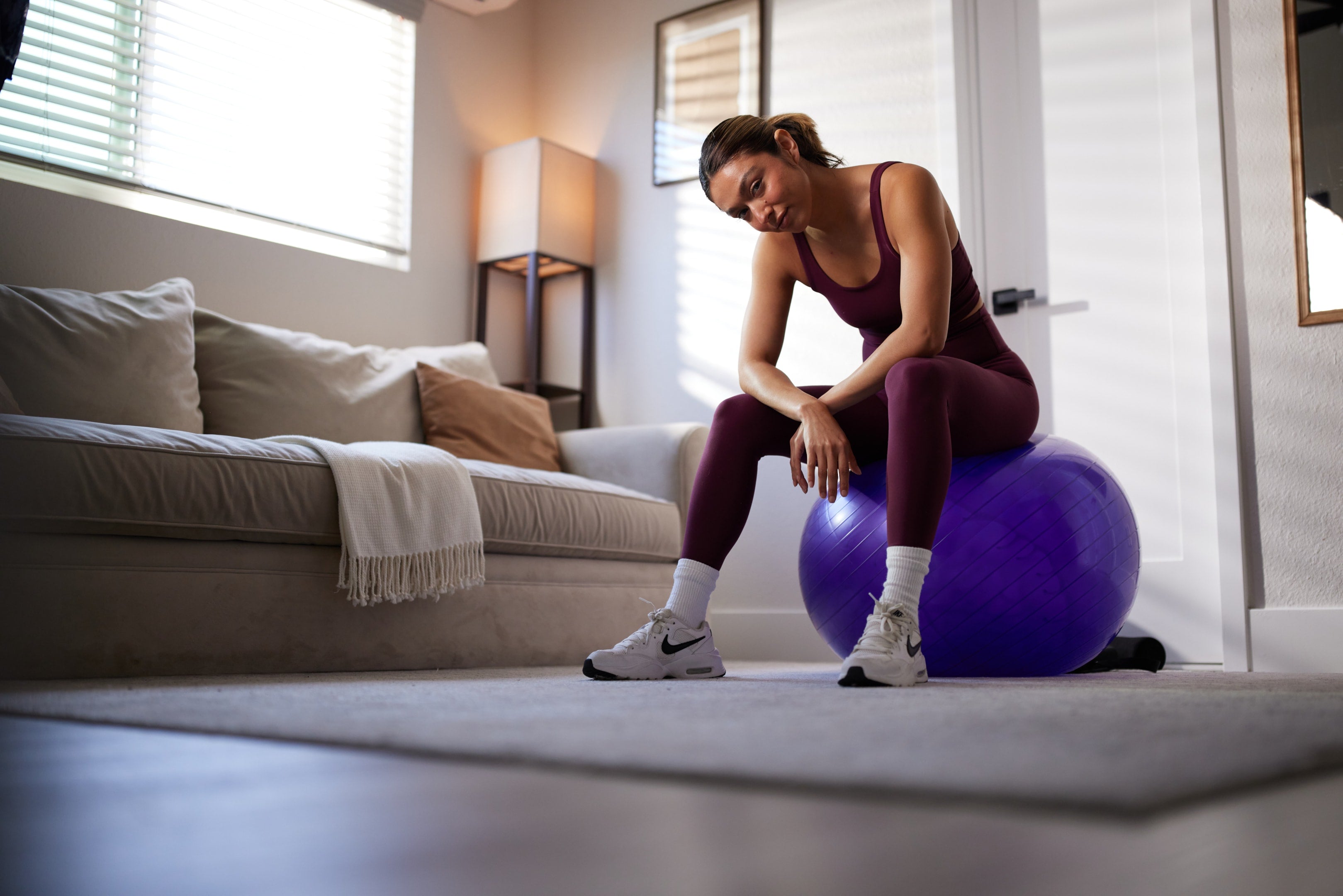 A simple stability ball wall combination opens up a full range of stability ball workouts that cantarget muscles on your arms and legs and so much more. 